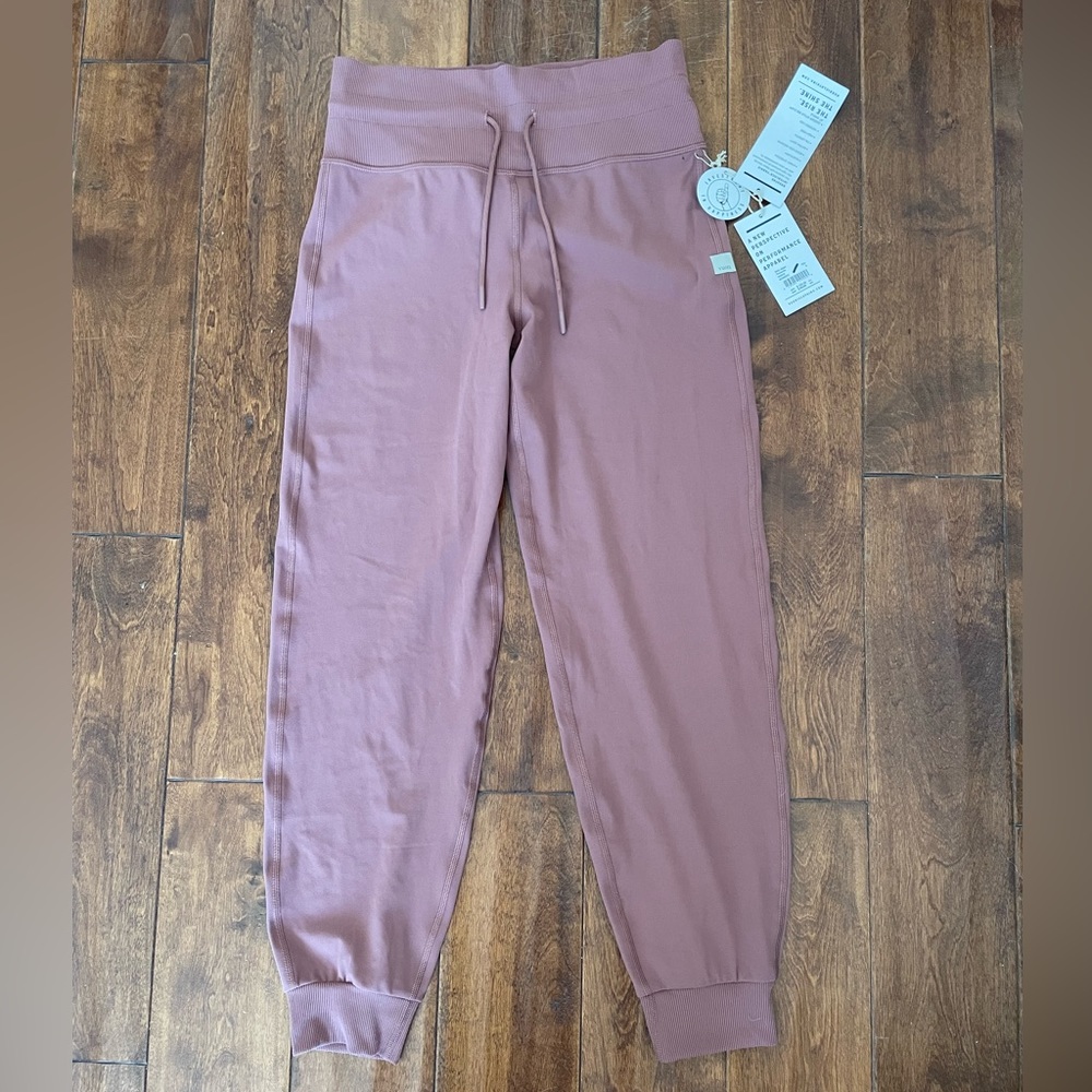 NEVER WORN Vuori Daily Jogger in Terracotta Size Small